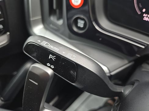 Used 2024 Porsche Cayenne w/ Premium Package AWD/4WD image 46