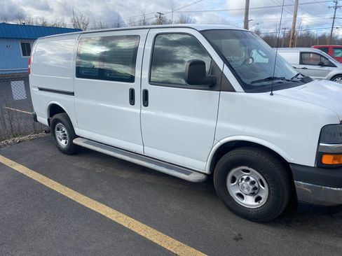 Used 2018 Chevrolet Express 2500 w/ Driver Convenience Package image 4
