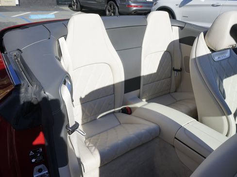 Used 2022 Mercedes-Benz SL 55 AMG 4MATIC w/ Driver Assistance Package image 19