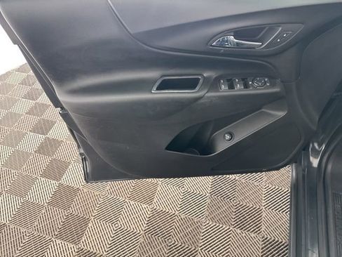 Used 2018 Chevrolet Equinox LT image 18