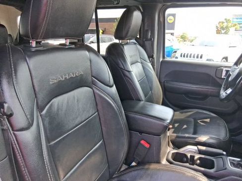 Used 2018 Jeep Wrangler Unlimited Sahara w/ Cold Weather Group AWD/4WD image 14