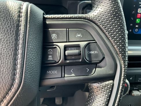 Used 2025 Toyota Tacoma SR5 AWD/4WD image 23