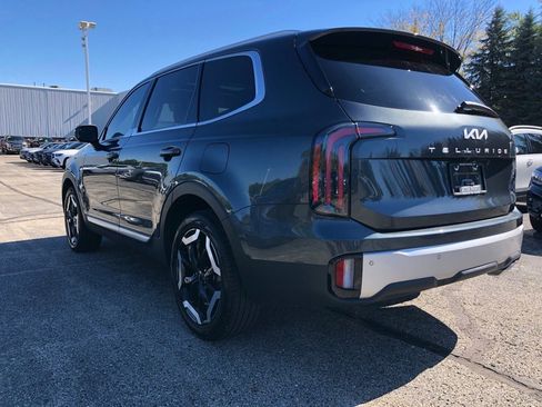 Used 2024 Kia Telluride EX w/ EX Captain's Chair Package image 4