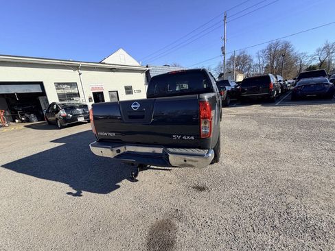 Used 2012 Nissan Frontier SV image 10