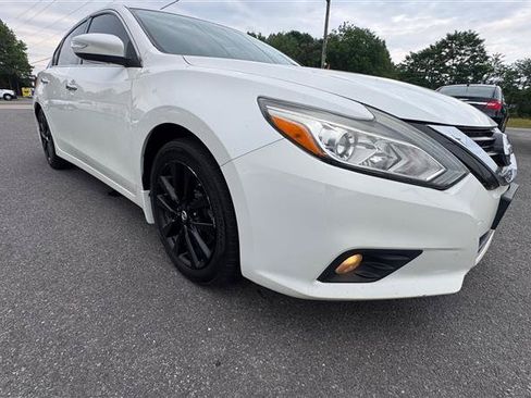 Used 2016 Nissan Altima 2.5 SV w/ Convenience Package FWD image 18