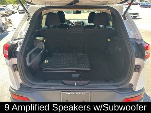 Used 2017 Jeep Cherokee Latitude w/ Safety/Convenience Group AWD/4WD image 11