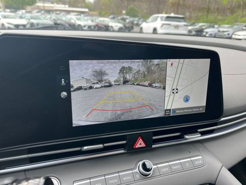 Used 2025 Hyundai Elantra SEL FWD image 21