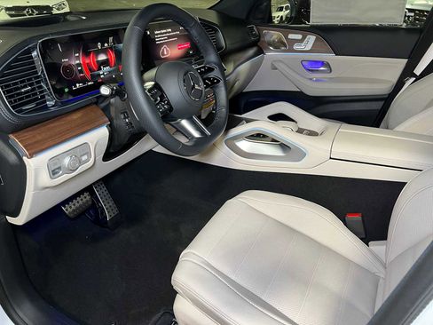 New 2026 Mercedes-Benz GLS 580 4MATIC image 23