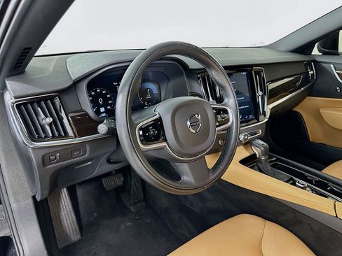 Used 2018 Volvo S90 T5 Momentum w/ Momentum Plus Package FWD image 9