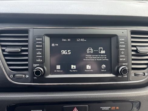 Used 2021 Kia Sedona LX image 18