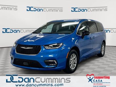 New 2026 Chrysler Pacifica Select
