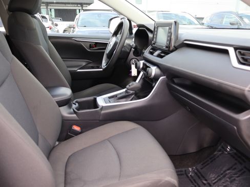 Used 2022 Toyota RAV4 LE w/ Carpet Mat Package (TMS) AWD/4WD image 7