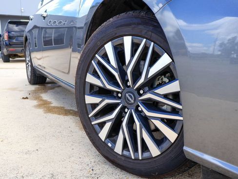 Used 2025 Nissan Altima 2.5 SV FWD image 25