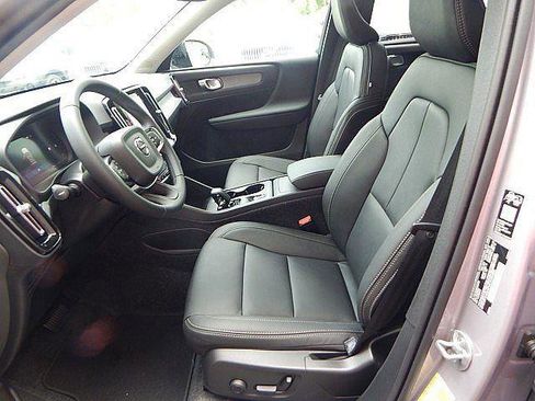 New 2026 Volvo XC40 B5 Core w/ Climate Package AWD/4WD image 13