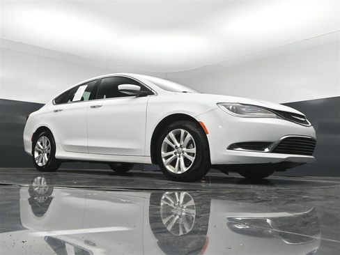 Used 2017 Chrysler 200 Limited Platinum w/ Comfort & Convenience Group FWD image 29