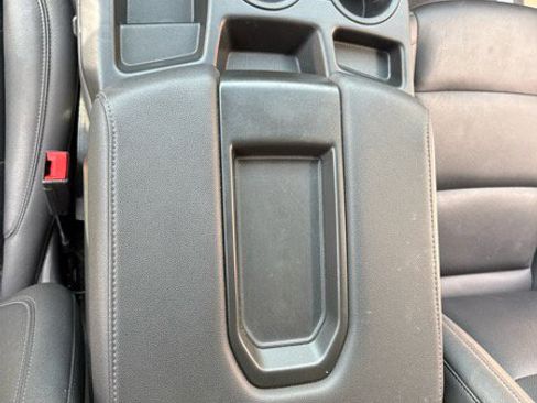 Used 2025 GMC Sierra 1500 SLT image 16