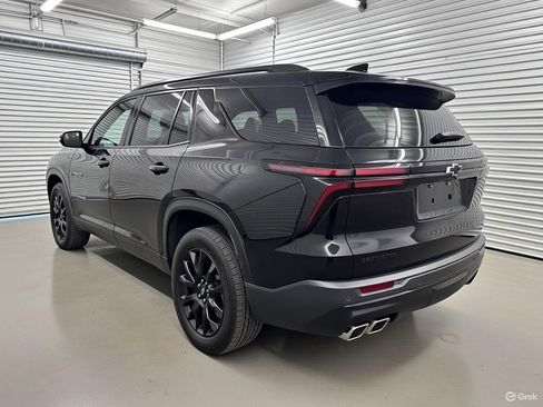 Used 2024 Chevrolet Traverse LT w/ Midnight/Sport Edition image 5