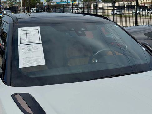 Used 2019 Land Rover Range Rover Velar R-Dynamic SE image 12