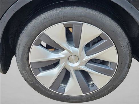 Used 2023 Tesla Model Y Long Range AWD/4WD image 15
