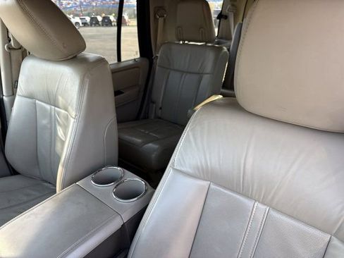 Used 2017 Lincoln Navigator Select RWD image 11