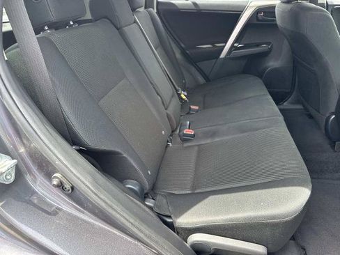 Used 2018 Toyota RAV4 LE FWD image 12