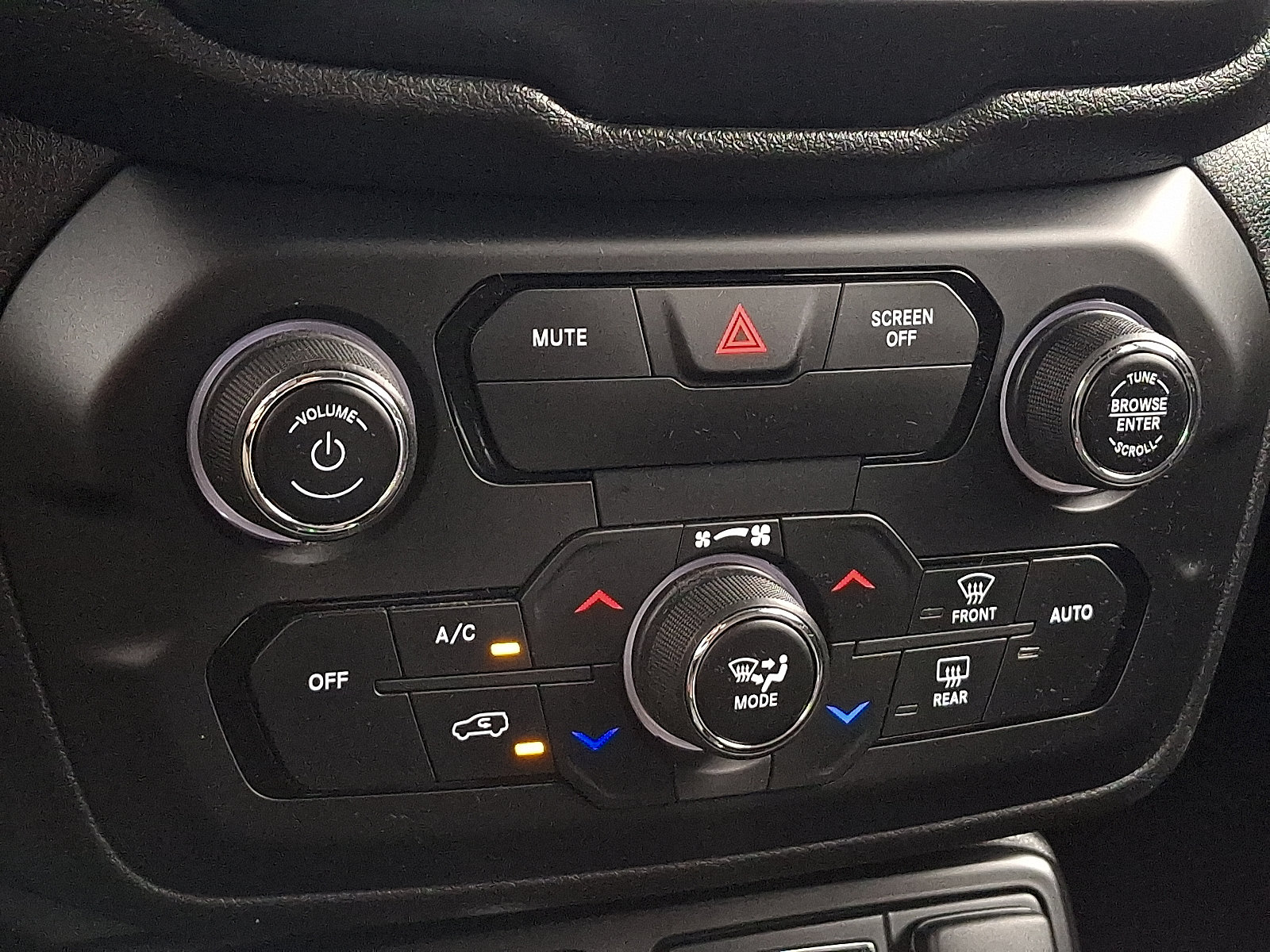 Certified 2018 Jeep Renegade Latitude AWD/4WD image 15
