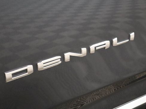 Used 2021 GMC Yukon Denali w/ Denali Ultimate Package AWD/4WD image 24