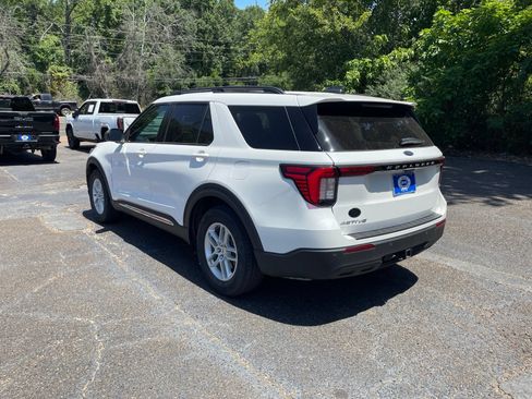 Used 2025 Ford Explorer Active RWD image 3