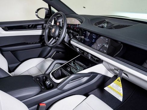 New 2026 Porsche Cayenne S image 14
