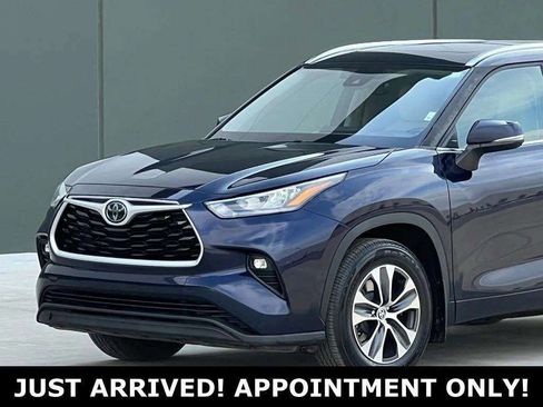Used 2020 Toyota Highlander XLE image 32