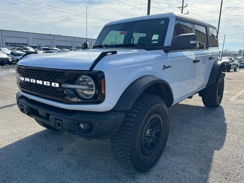 Used 2023 Ford Bronco Wildtrak image 8