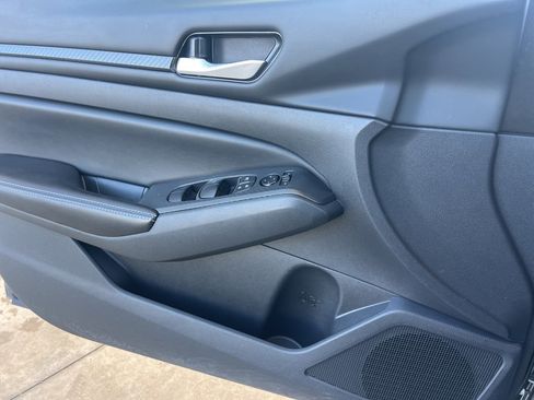 Used 2024 Nissan Altima 2.5 SV image 7