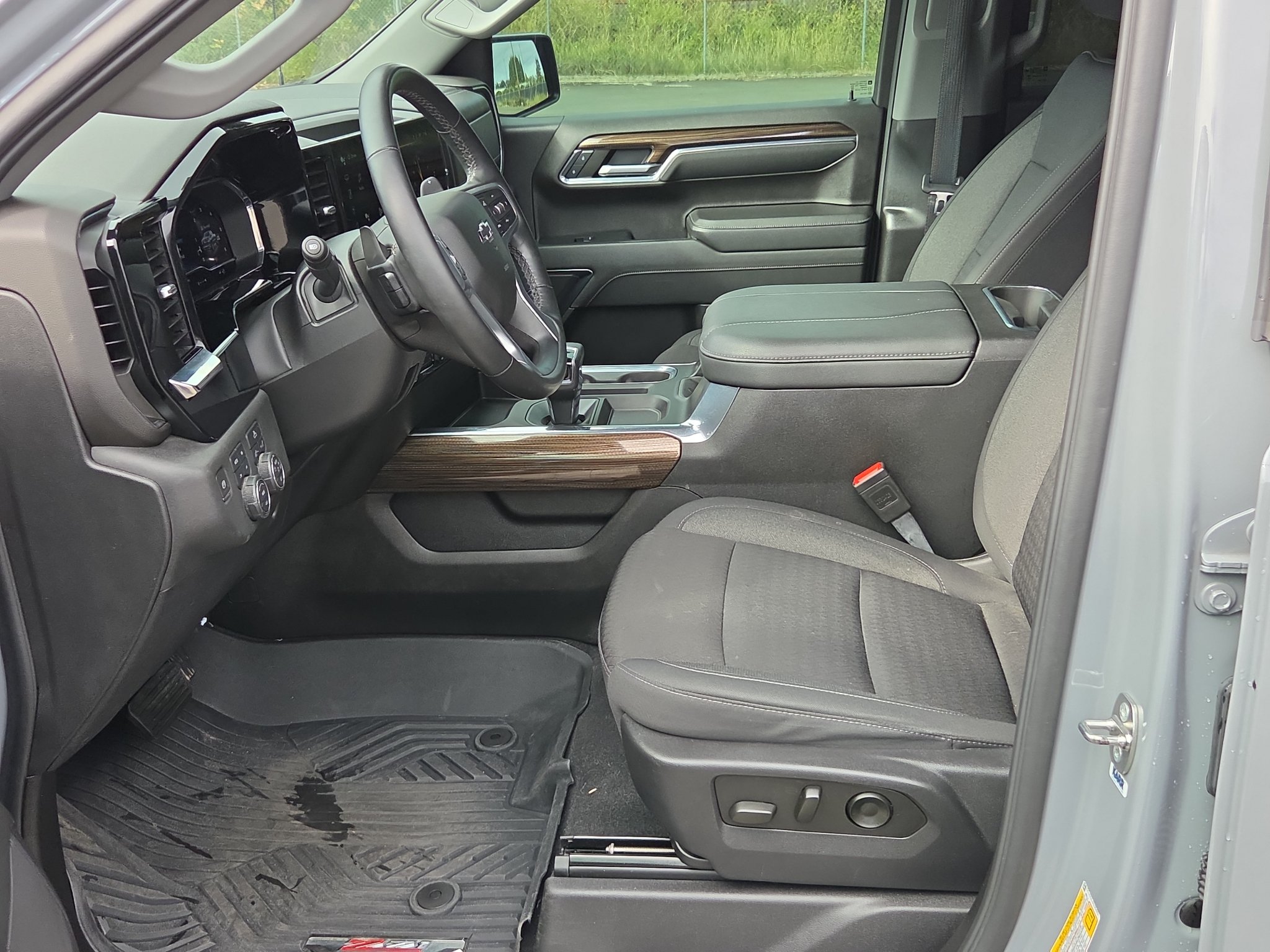 Used 2024 Chevrolet Silverado 1500 RST w/ Z71 Off-Road Package AWD/4WD image 19