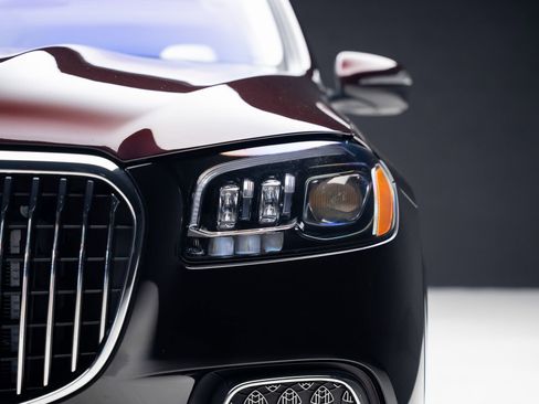 Used 2024 Mercedes-Benz Maybach GLS 600 4MATIC image 10