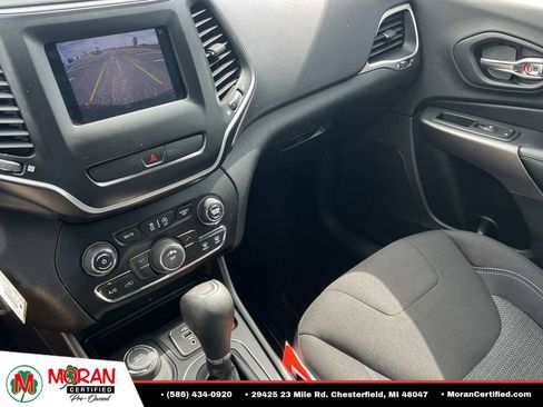 Used 2019 Jeep Cherokee Latitude w/ Popular Appearance Group AWD/4WD image 26