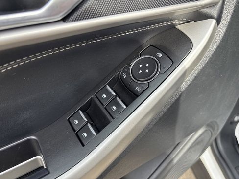 Used 2022 Ford Explorer XLT image 12