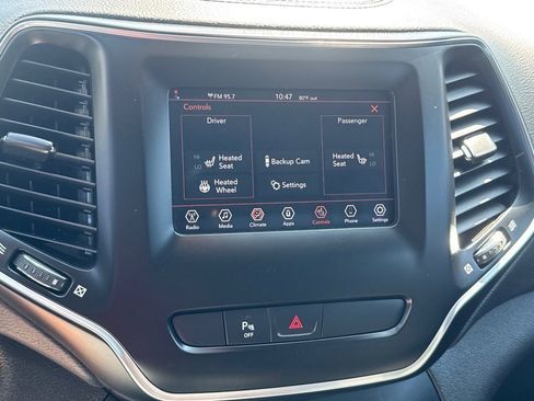 Used 2019 Jeep Cherokee Latitude Plus w/ Cold Weather Group image 19