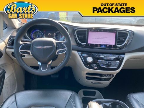 Used 2022 Chrysler Pacifica Touring-L FWD image 19