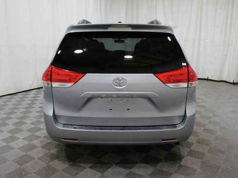 Used 2011 Toyota Sienna LE image 4