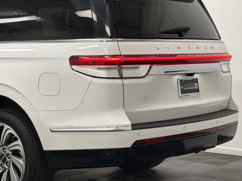 Used 2022 Lincoln Navigator L Reserve AWD/4WD image 7