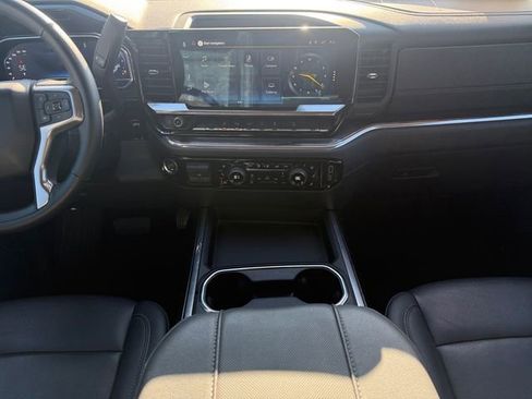 Used 2025 Chevrolet Silverado 2500 LTZ w/ LTZ Convenience Package image 11