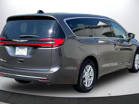 Certified 2023 Chrysler Pacifica Touring-L FWD image 9