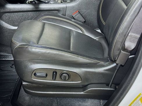 Used 2021 Chevrolet Traverse Premier w/ Redline Edition FWD image 17
