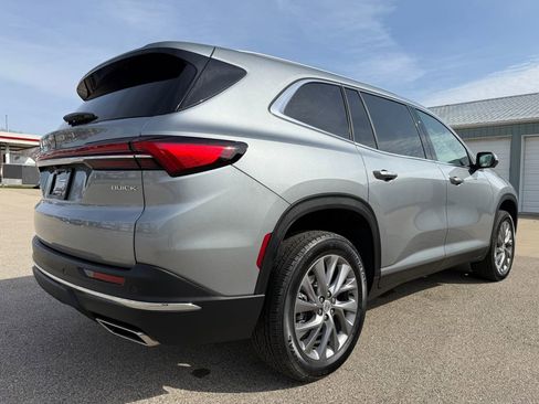Used 2025 Buick Enclave Preferred AWD/4WD image 5