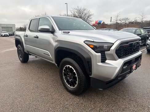 Used 2025 Toyota Tacoma TRD Off-Road image 10
