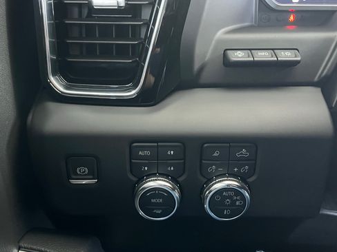 Used 2023 GMC Sierra 1500 Denali AWD/4WD image 15