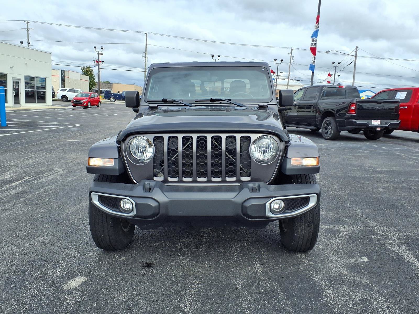Used 2021 Jeep Gladiator Sport AWD/4WD image 2