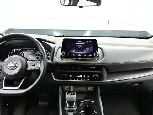 Used 2023 Nissan Rogue SV image 11