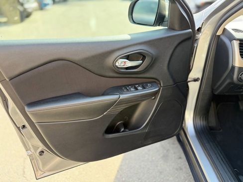 Used 2016 Jeep Cherokee Latitude image 18