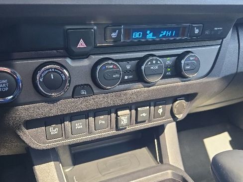 Used 2022 Toyota Tacoma TRD Sport w/ TRD Premium Sport Package AWD/4WD image 19